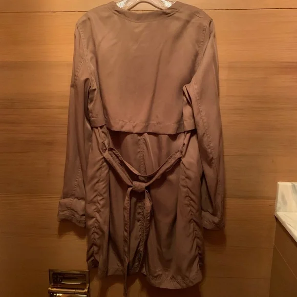 EUC Anthropologie Day Tripper trench coat size M - Picture 6 of 6